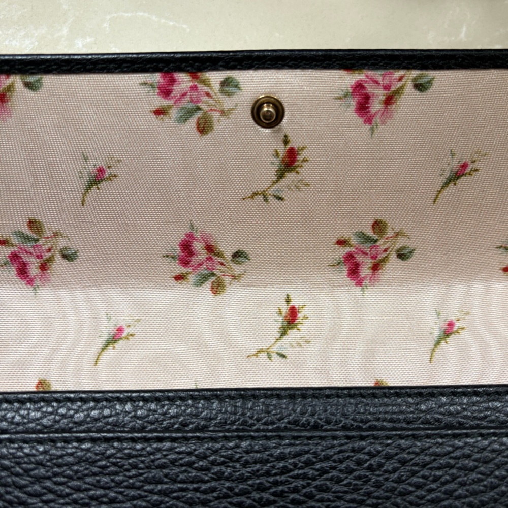 Gucci Black Leather Wallet with Gold bow Accents - Picture 5 of 16